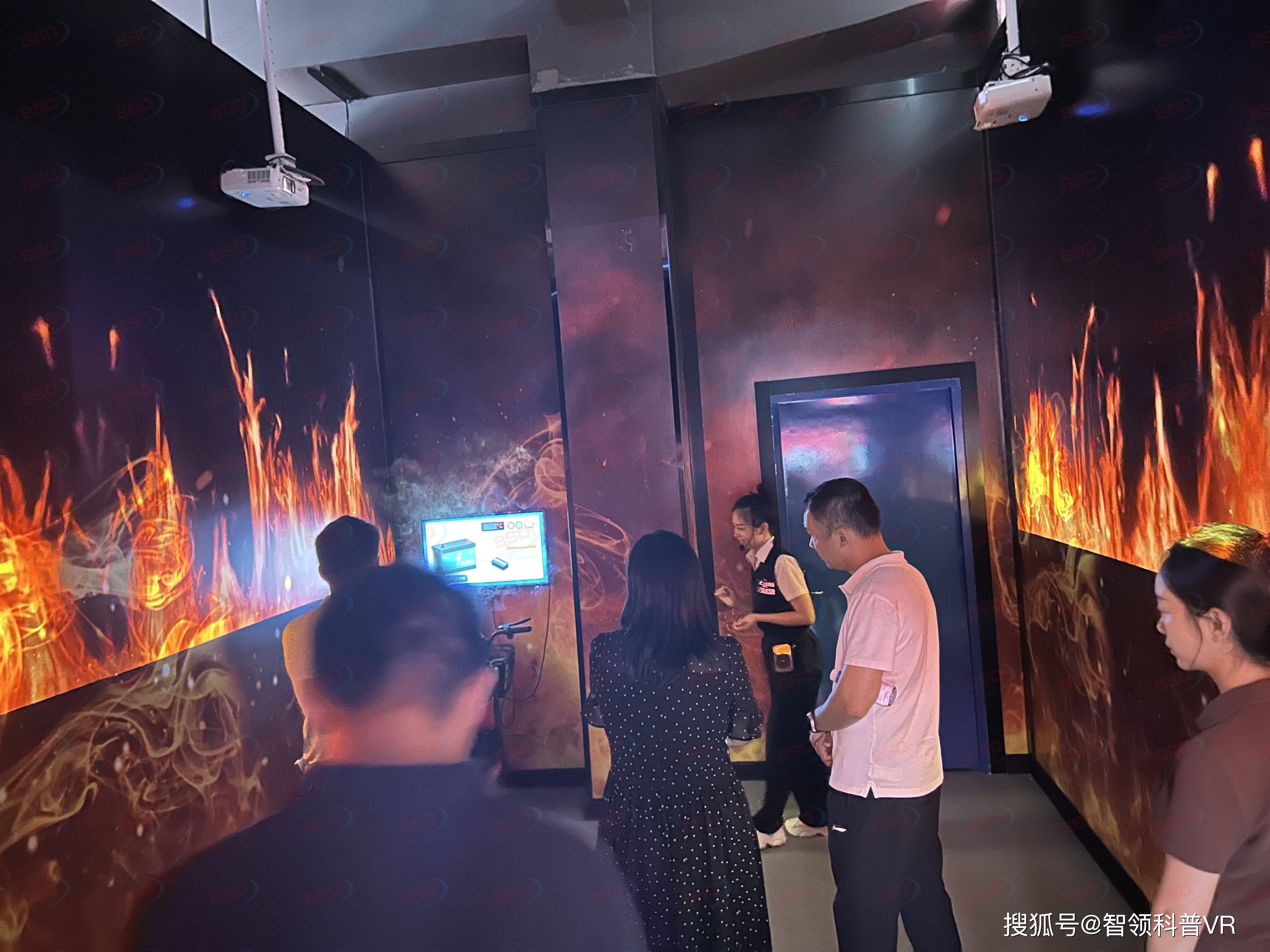虚拟现实设备革新，推动电竞沉浸式体验普及