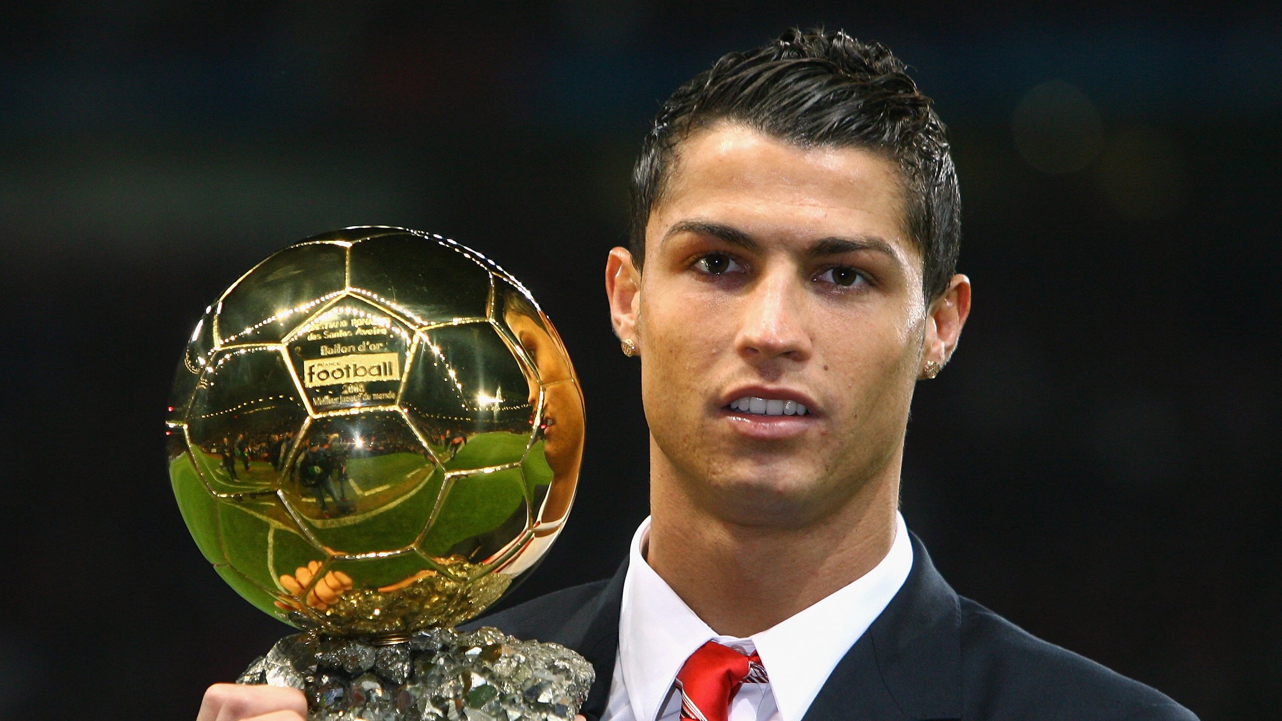 球场变革:最新高科技设备带来的比赛变革,球场设计